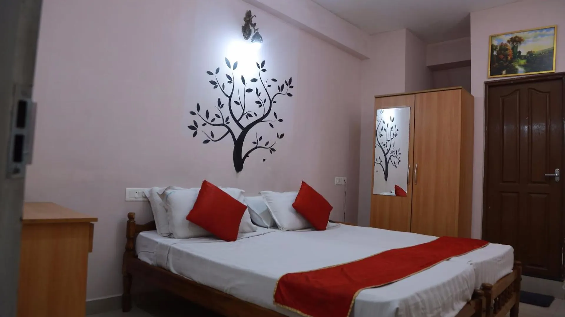 Collection O Safe Hotel Kadavanthra Kochi