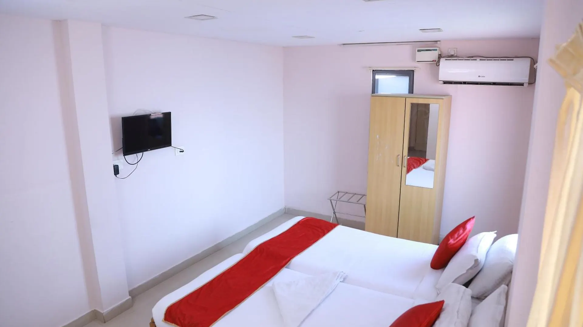 Collection O Safe Hotel Kadavanthra Kochi Inde