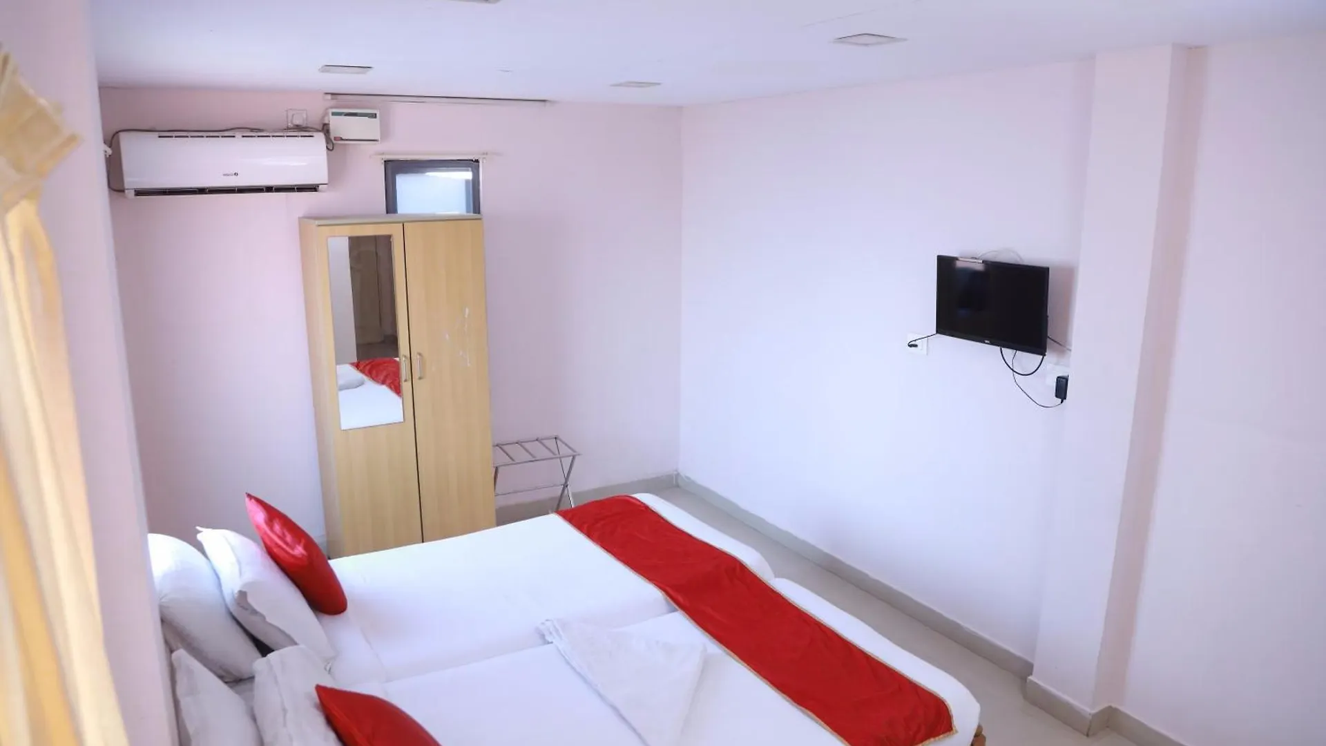 Collection O Safe Hotel Kadavanthra Kochi
