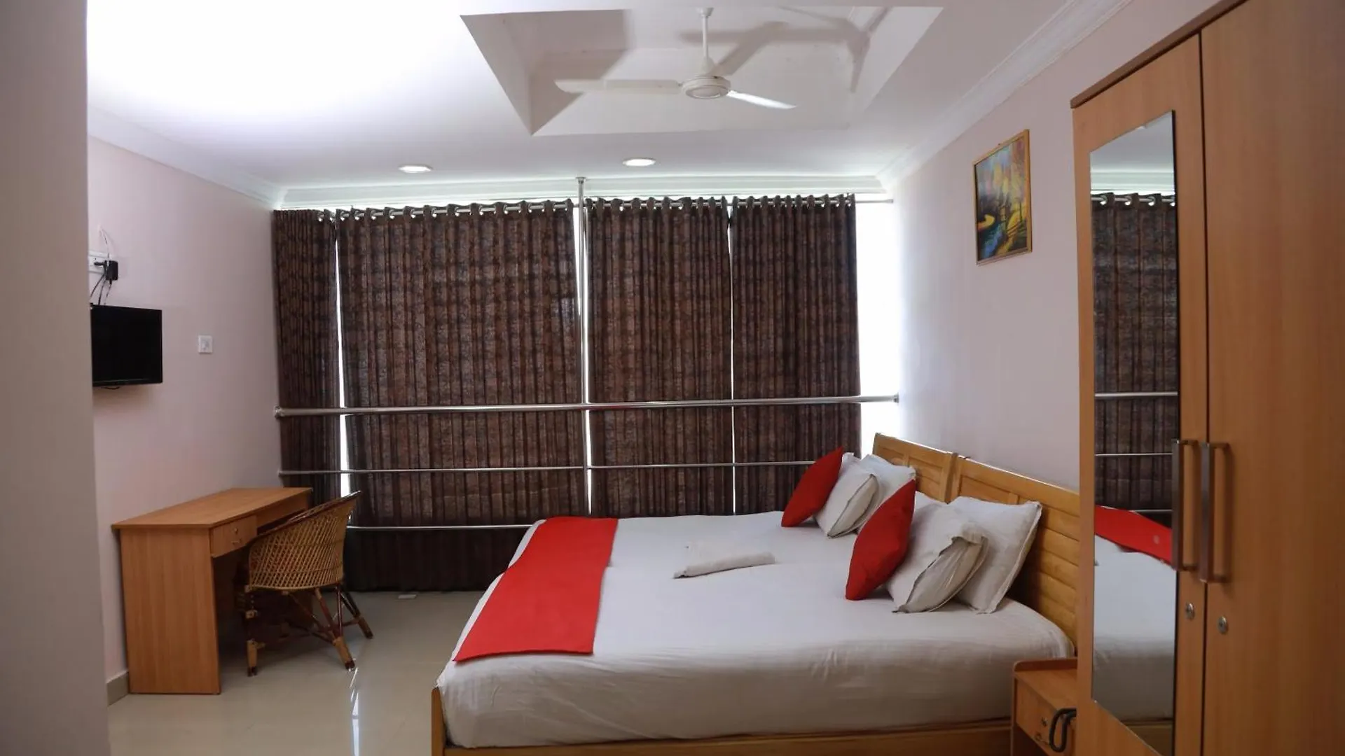 Collection O Safe Hotel Kadavanthra Kochi